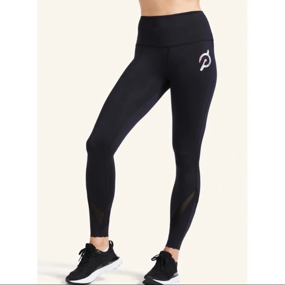 PELOTON Move Mission Scallop Hem‎ Black Legging
